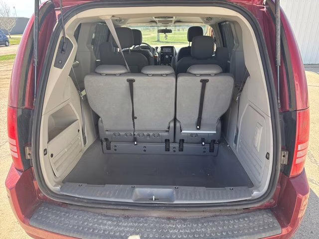 2008 Inferno Red Crystal Pearlcoat/Black Vinyl Top Chrysler Town & Country Touring FWD Van