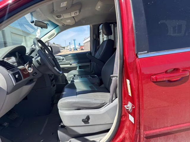 2008 Inferno Red Crystal Pearlcoat/Black Vinyl Top Chrysler Town & Country Touring FWD Van