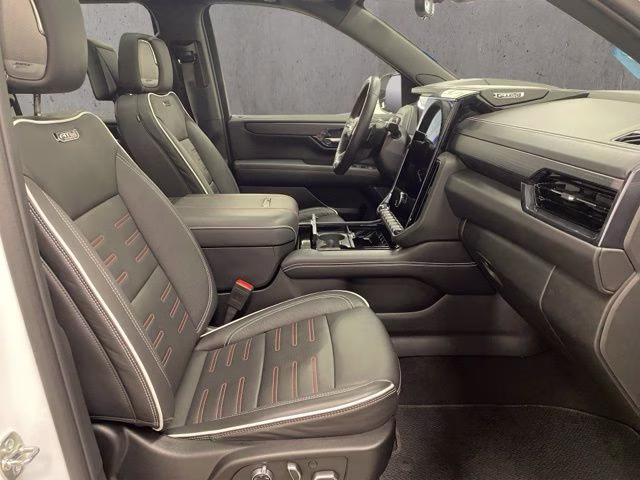 2025 Summit White GMC Yukon XL AT4 Ultimate 4X4 SUV