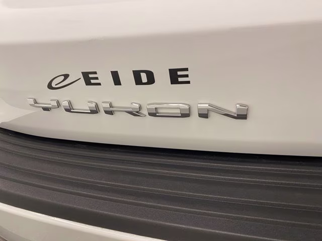 2025 Summit White GMC Yukon XL AT4 Ultimate 4X4 SUV