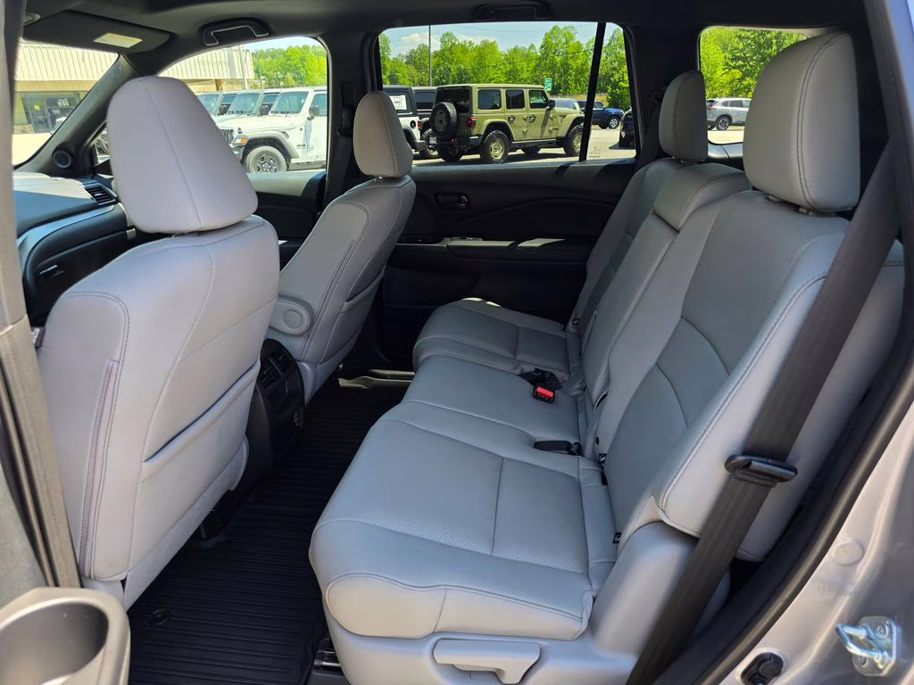 2023 Lunar Silver Metallic Honda Passport EX-L AWD SUV
