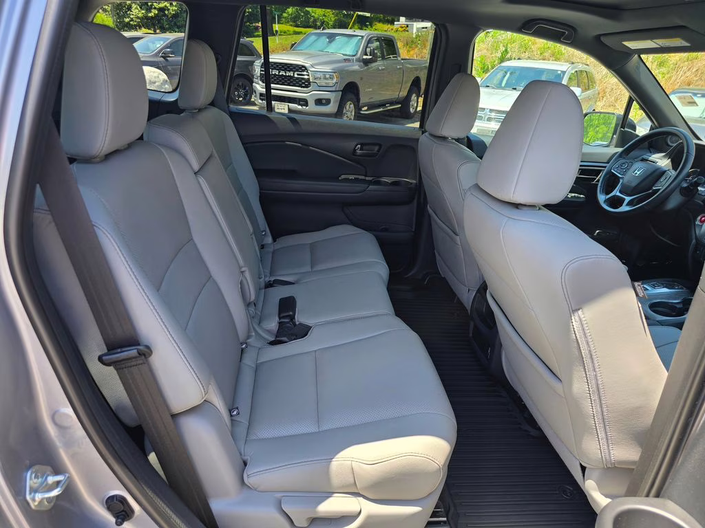 2023 Lunar Silver Metallic Honda Passport EX-L AWD SUV