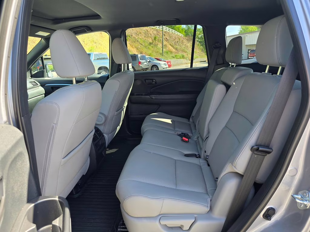 2023 Lunar Silver Metallic Honda Passport EX-L AWD SUV