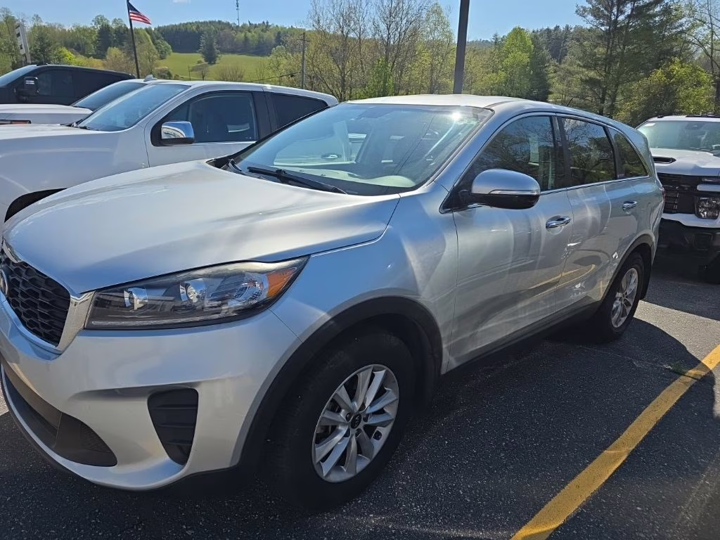 2019 Sparkling Silver Kia Sorento L FWD SUV