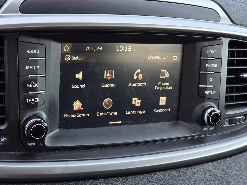 2019 Sparkling Silver Kia Sorento L FWD SUV