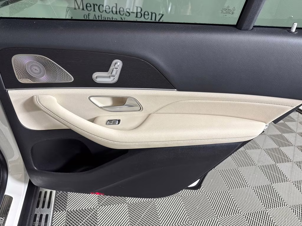 2024 MANUFAKTUR Diamond White Metallic Mercedes-Benz GLS GLS 450 AWD SUV