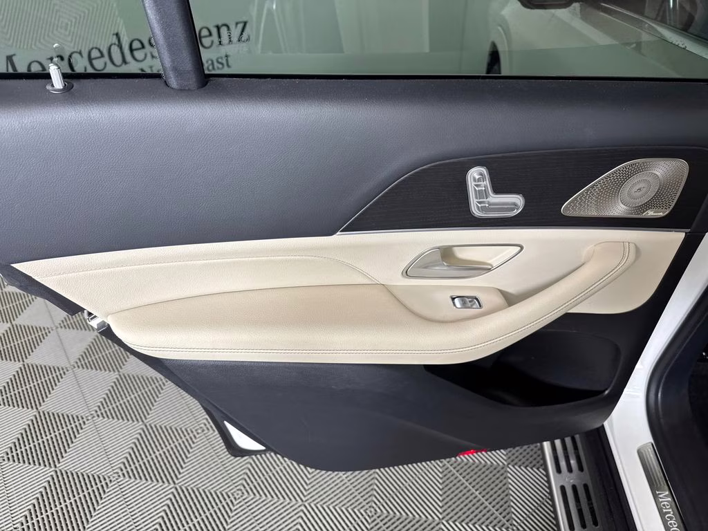 2024 MANUFAKTUR Diamond White Metallic Mercedes-Benz GLS GLS 450 AWD SUV
