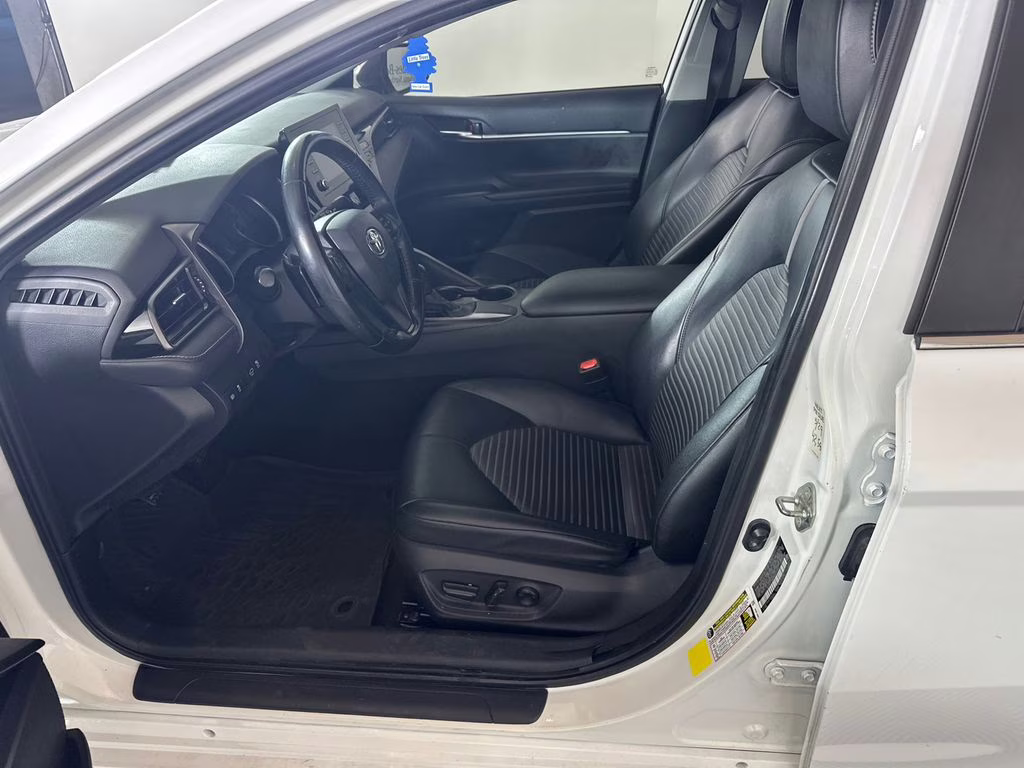 2021 Super White Toyota Camry SE FWD Sedan