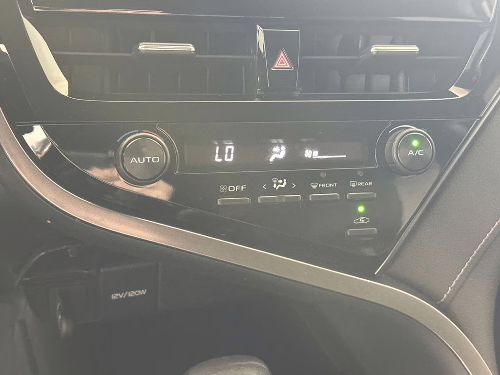 2021 Super White Toyota Camry SE FWD Sedan