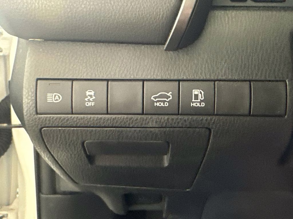 2021 Super White Toyota Camry SE FWD Sedan