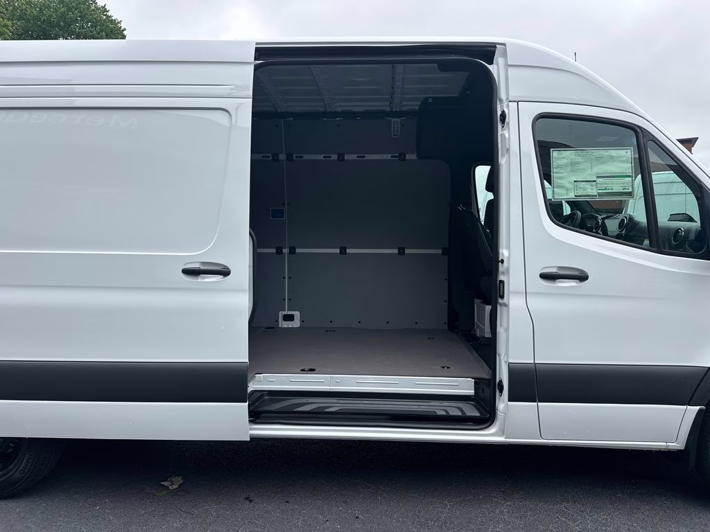 2026 Arctic Mercedes-Benz Sprinter 2500 Cargo 170 WB RWD Van
