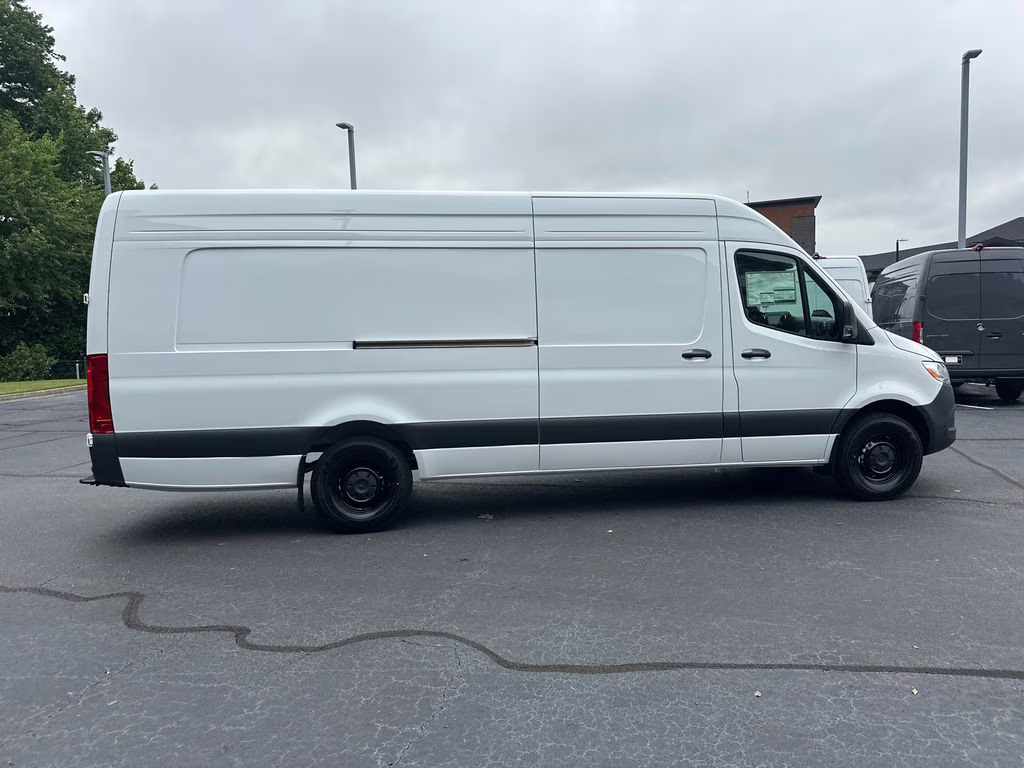2026 Arctic Mercedes-Benz Sprinter 2500 Cargo 170 WB RWD Van