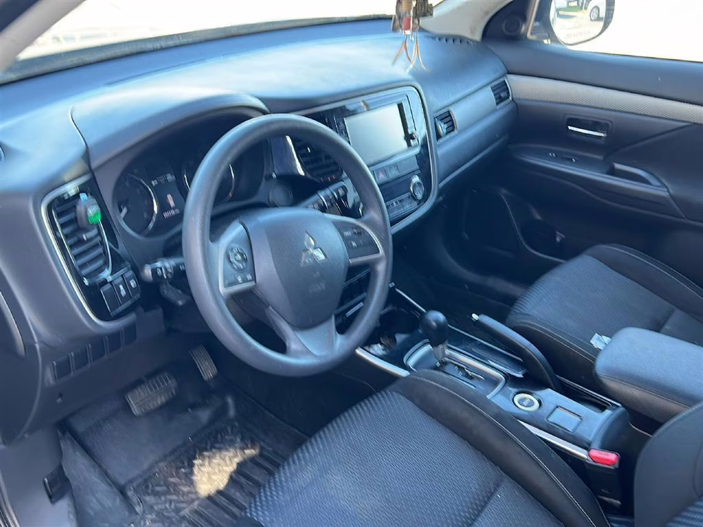 2018 Mercury Gray Metallic Mitsubishi Outlander ES 4X4 AWC