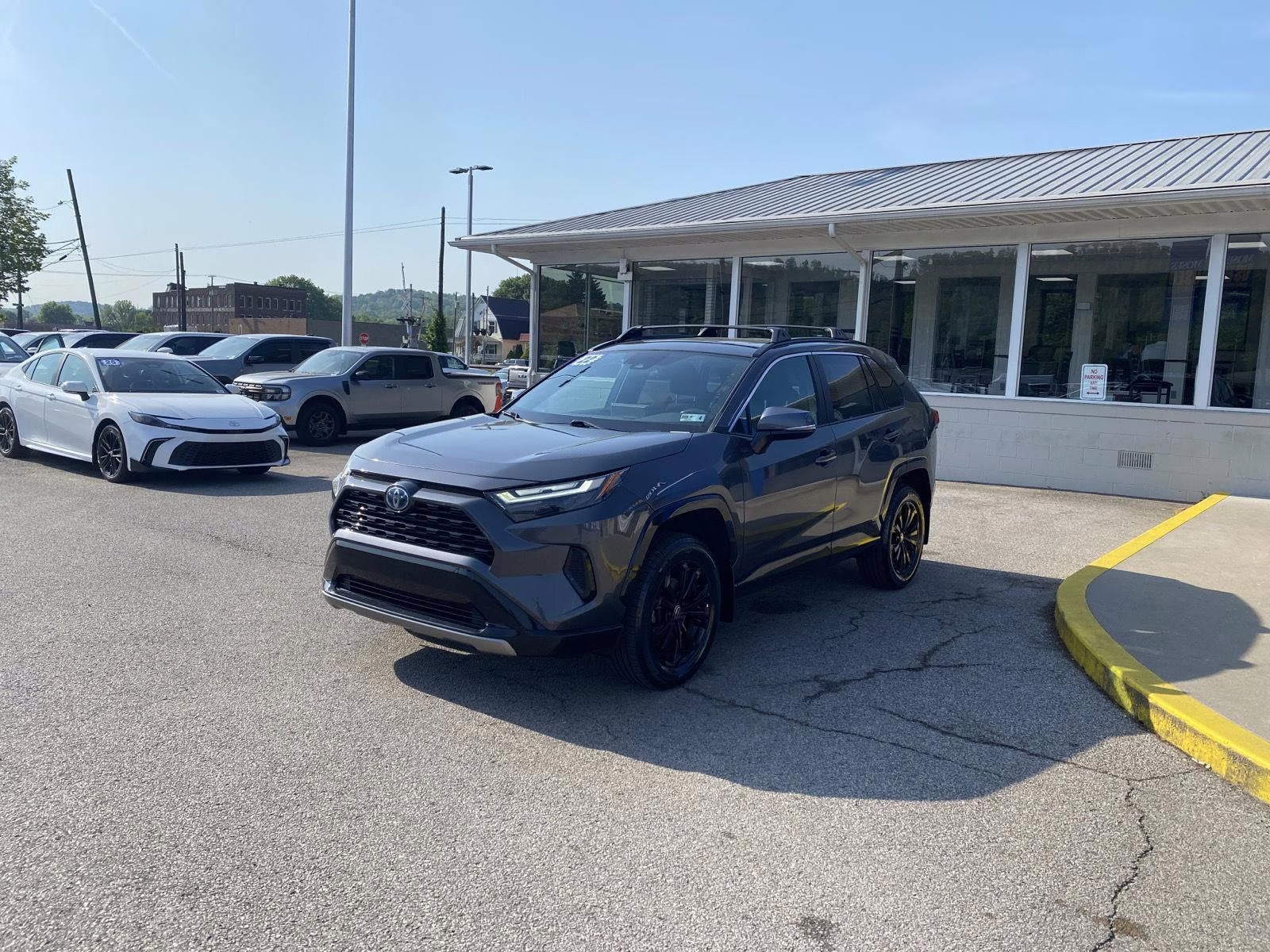 2022 Magnetic Gray Metallic Toyota RAV4 Hybrid SE AWD SUV
