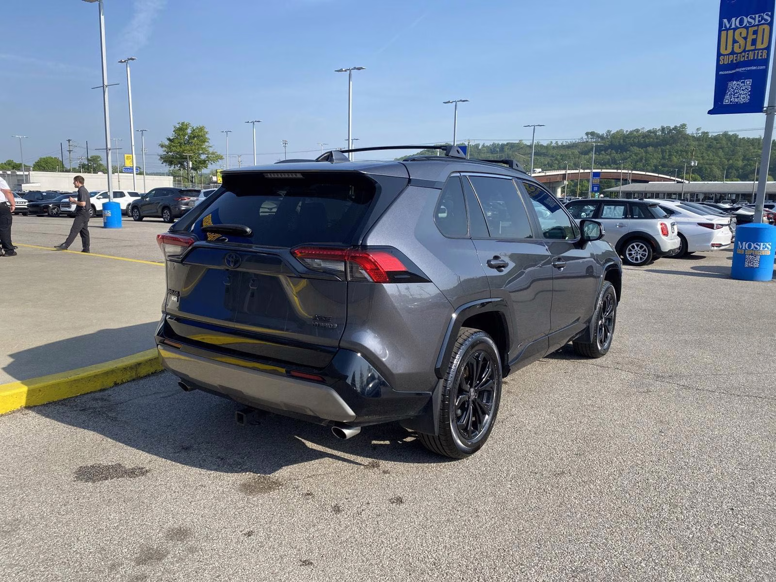 2022 Magnetic Gray Metallic Toyota RAV4 Hybrid SE AWD SUV