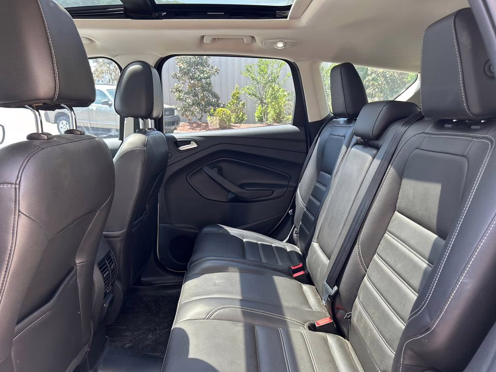 2017 White Platinum Metallic Tri-Coat Ford Escape Titanium FWD SUV