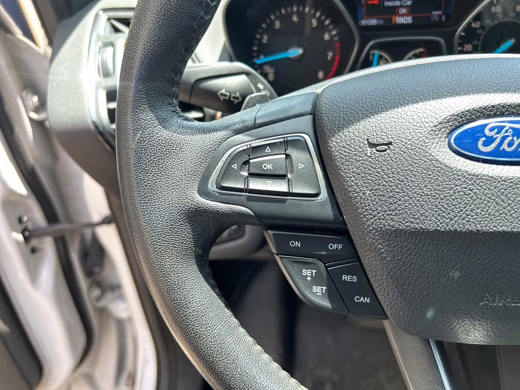 2017 White Platinum Metallic Tri-Coat Ford Escape Titanium FWD SUV