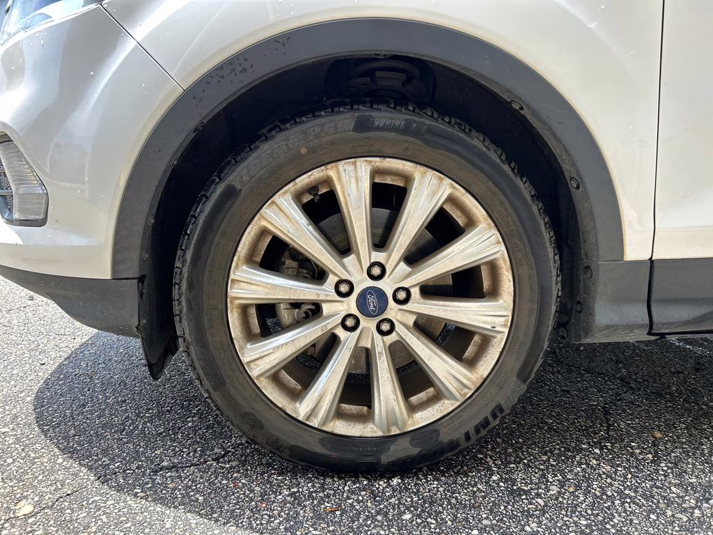 2017 White Platinum Metallic Tri-Coat Ford Escape Titanium FWD SUV