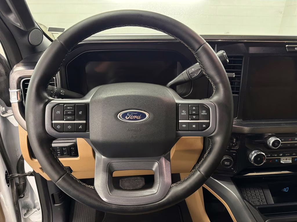 2026 Oxford White Ford Super Duty F-250 SRW Lariat 4X4 Truck