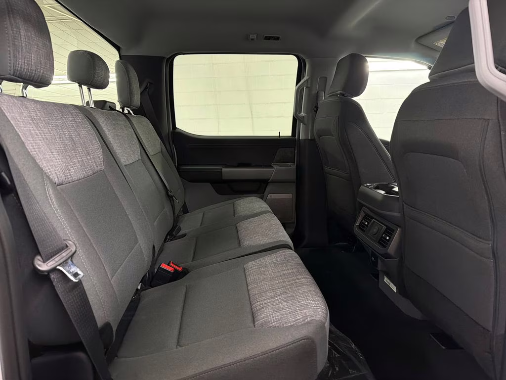 2026 OXFORD WHITE Ford Super Duty F-350 DRW XLT 4X4 Truck