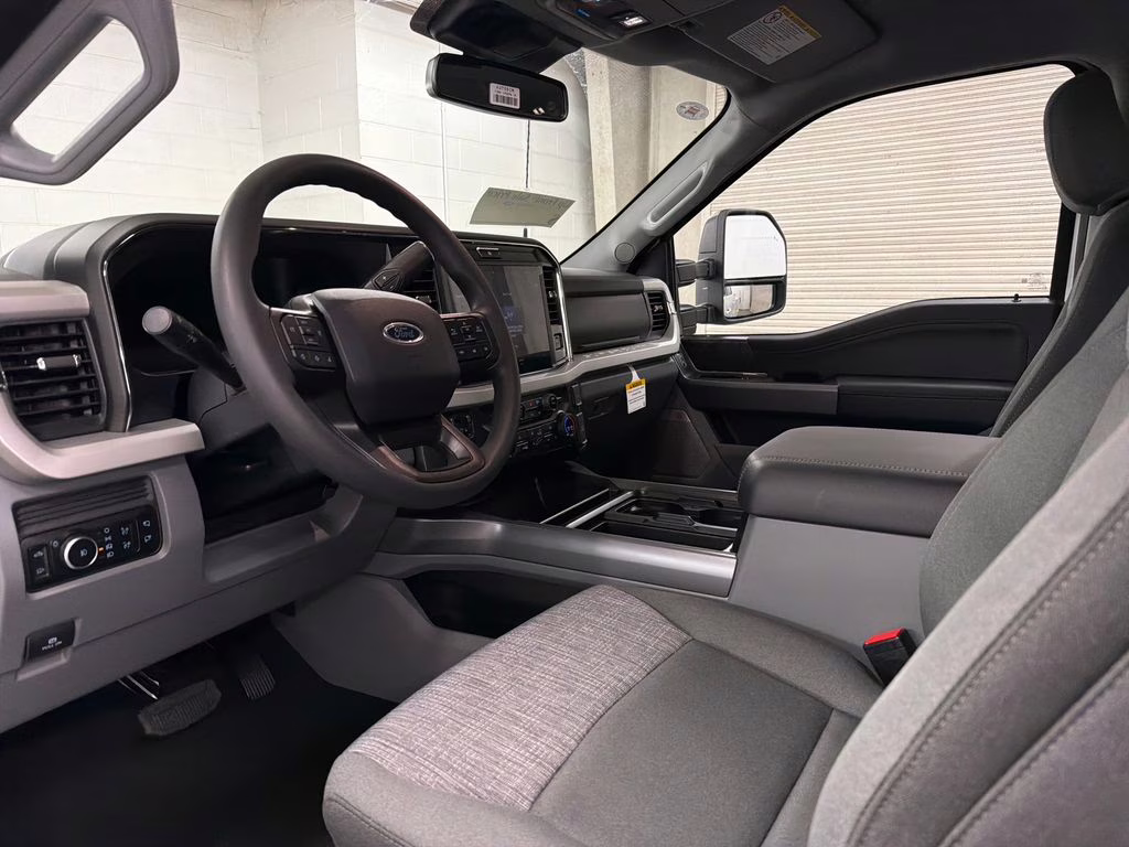 2026 OXFORD WHITE Ford Super Duty F-350 DRW XLT 4X4 Truck