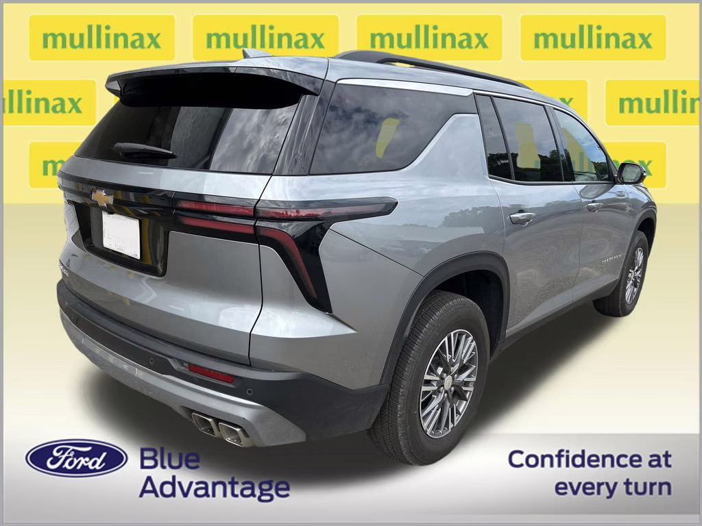 2026 Sterling Gray Metallic Chevrolet Traverse LT FWD SUV