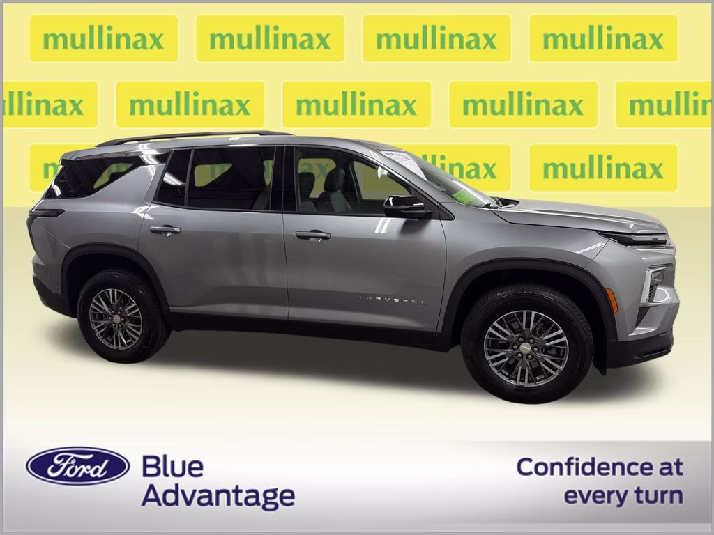 2026 Sterling Gray Metallic Chevrolet Traverse LT FWD SUV