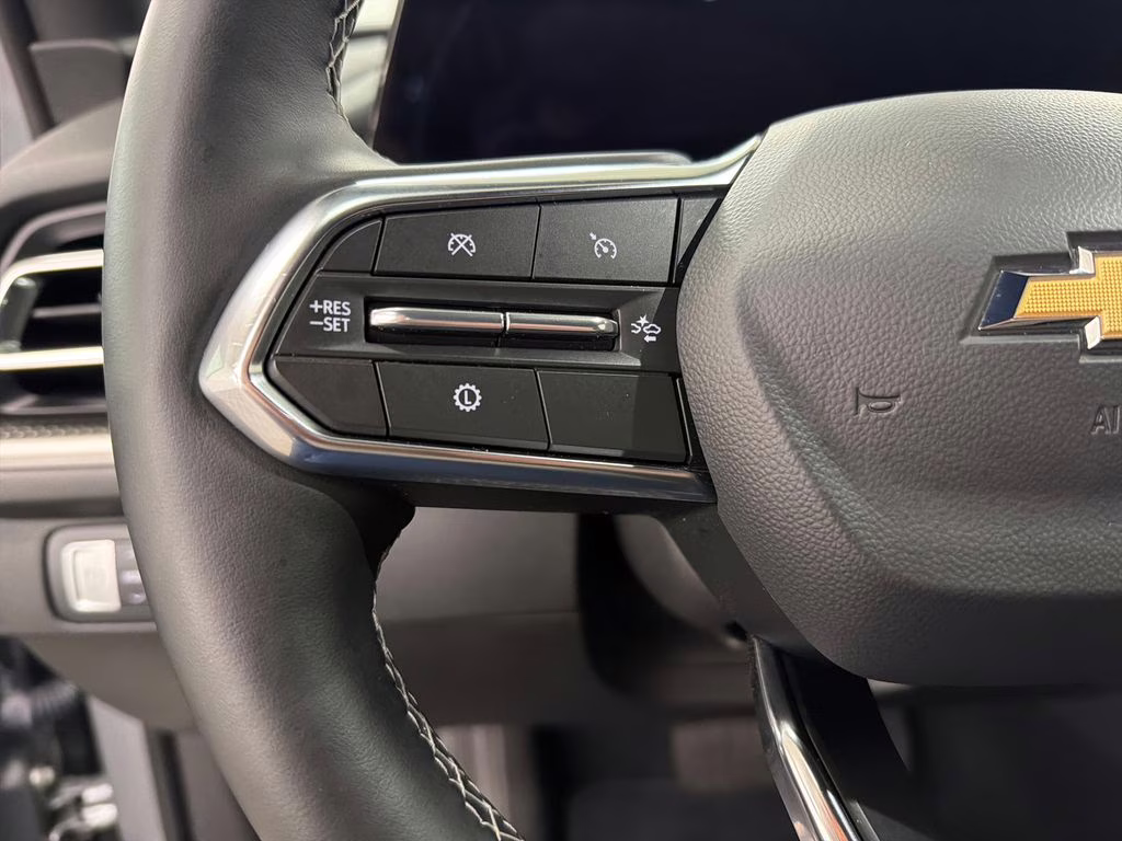 2026 Sterling Gray Metallic Chevrolet Traverse LT FWD SUV