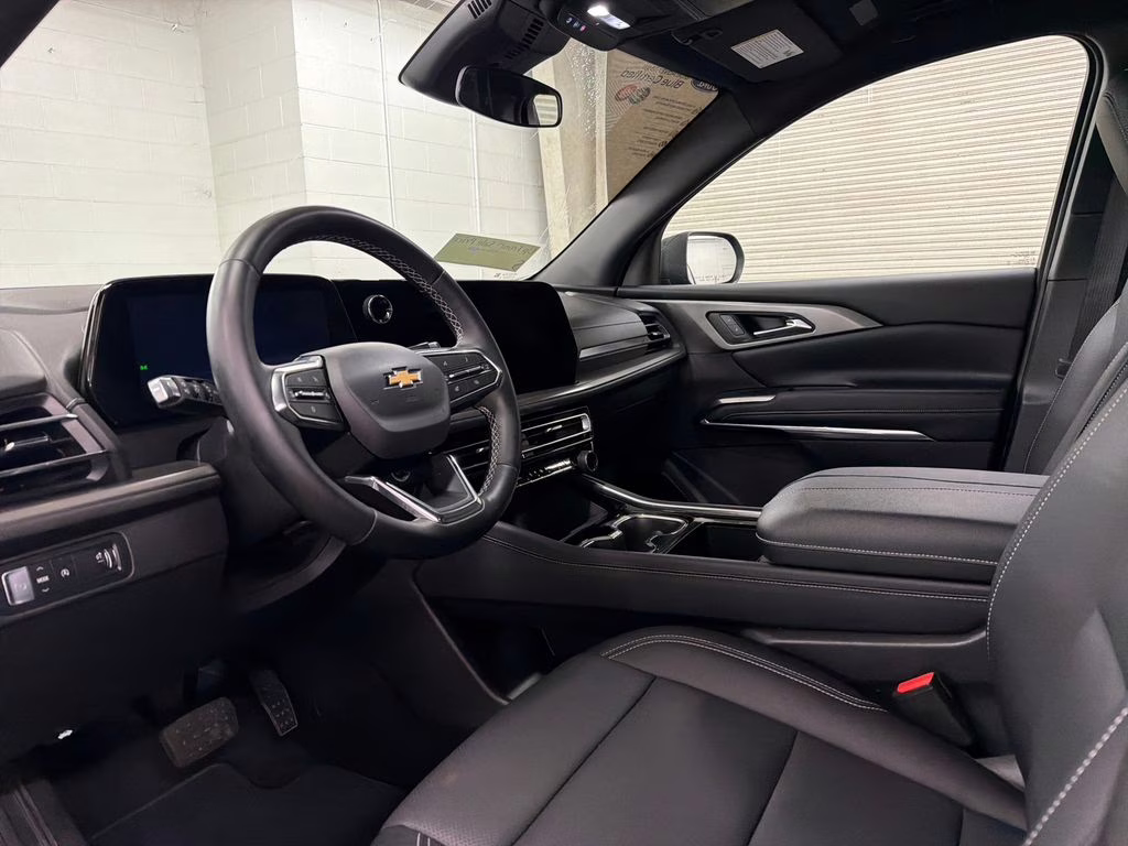 2026 Sterling Gray Metallic Chevrolet Traverse LT FWD SUV