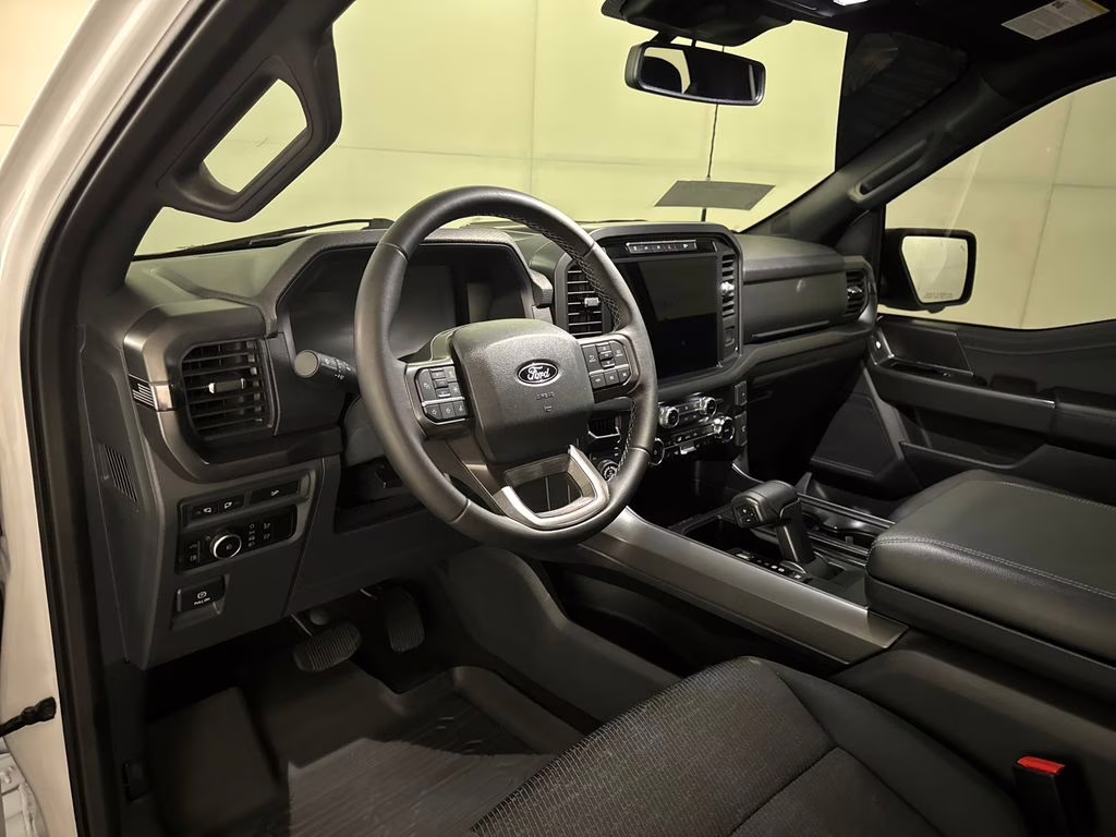 2024 Oxford White Ford F-150 XLT 4X4 Truck