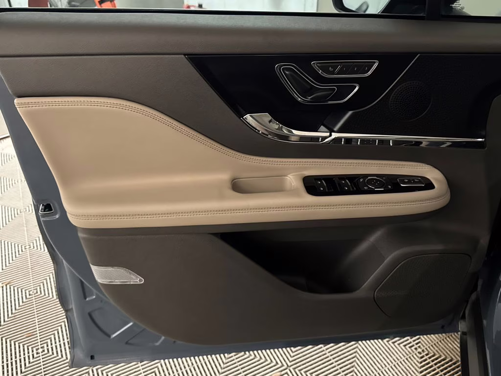 2023 Whisper Blue Metallic Clearcoat Lincoln Corsair Reserve FWD SUV