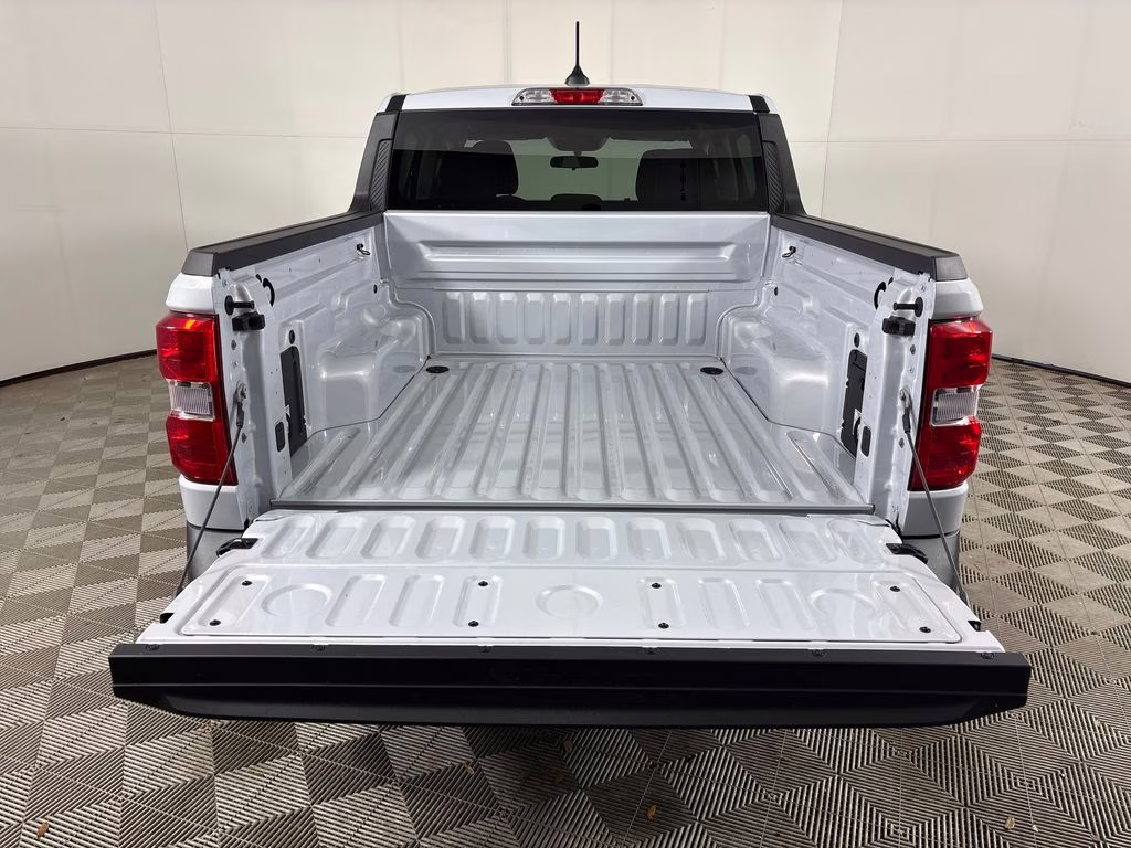 2026 Space White Metallic Ford Maverick XLT FWD Truck