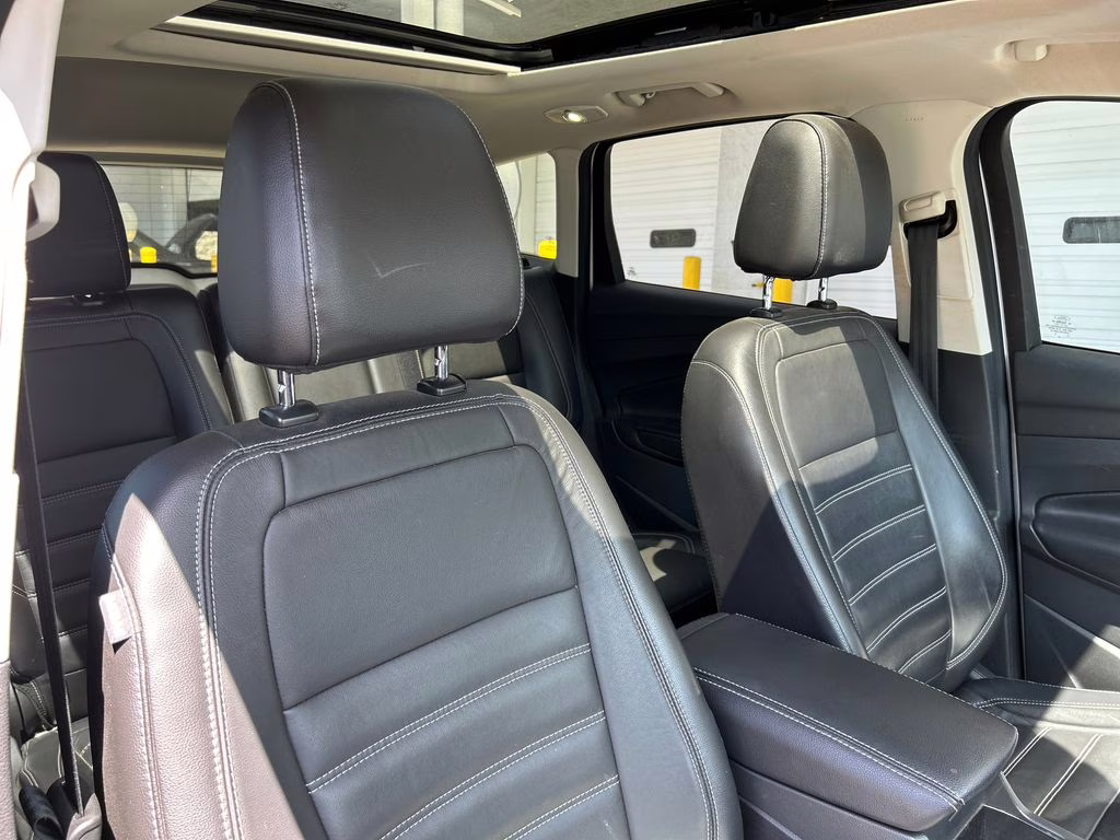 2017 White Platinum Metallic Tri-Coat Ford Escape Titanium FWD SUV