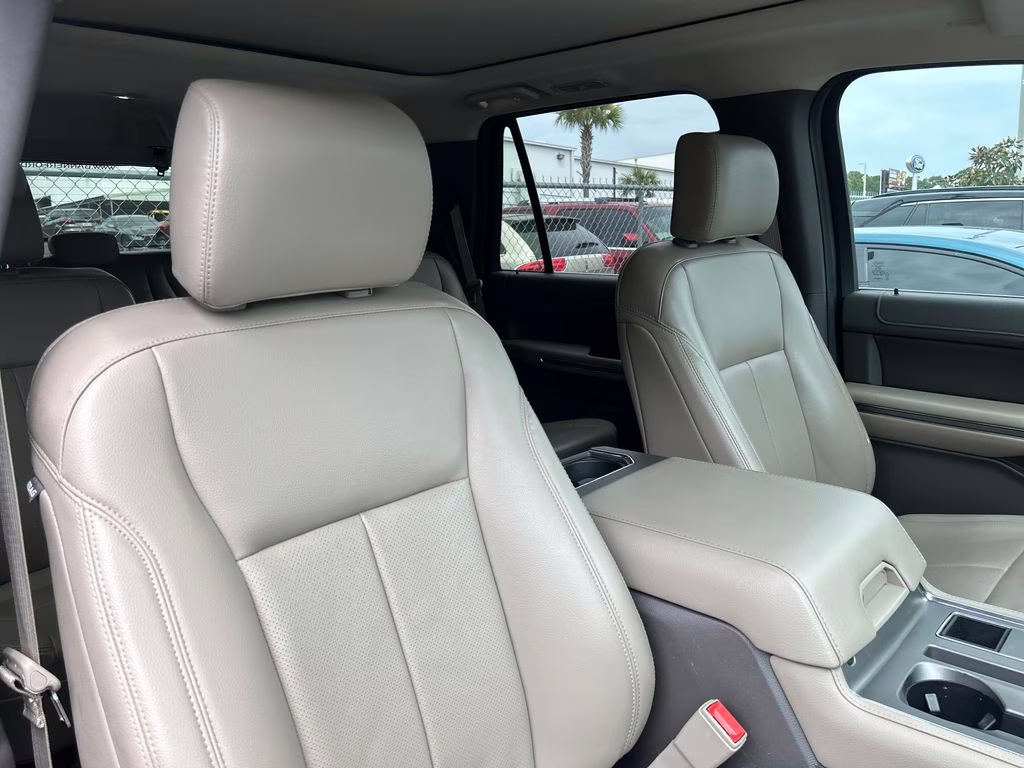 2020 Iconic Silver Metallic Ford Expedition XLT RWD SUV