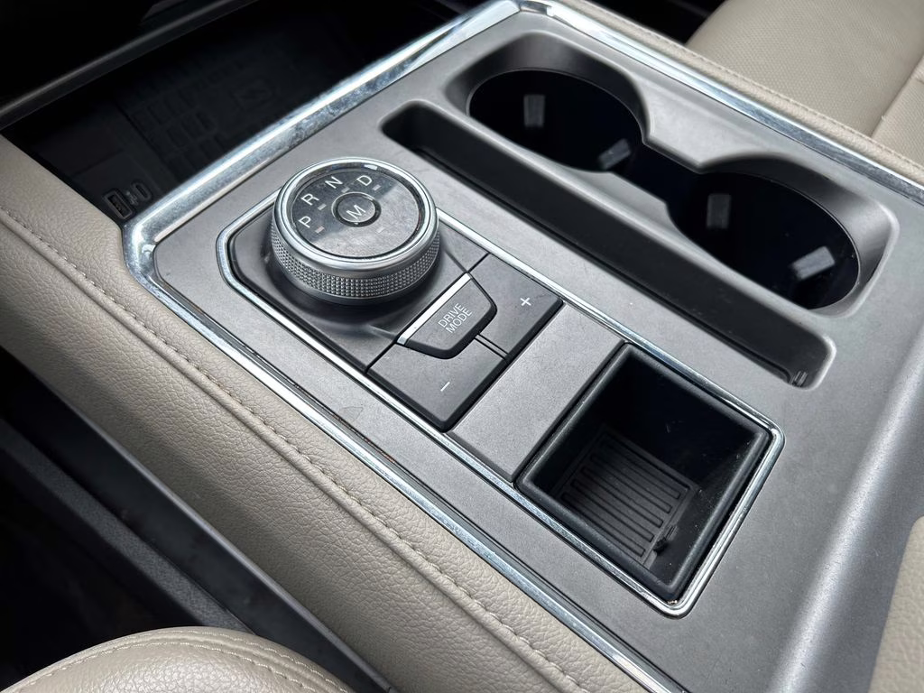 2020 Iconic Silver Metallic Ford Expedition XLT RWD SUV