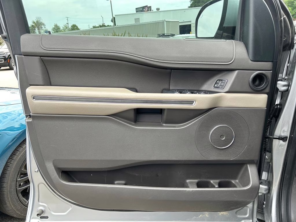 2020 Iconic Silver Metallic Ford Expedition XLT RWD SUV