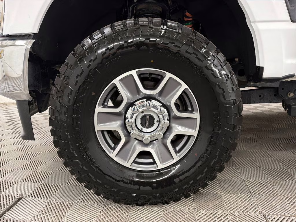 2026 Oxford White Ford Super Duty F-250 SRW Lariat 4X4 Truck