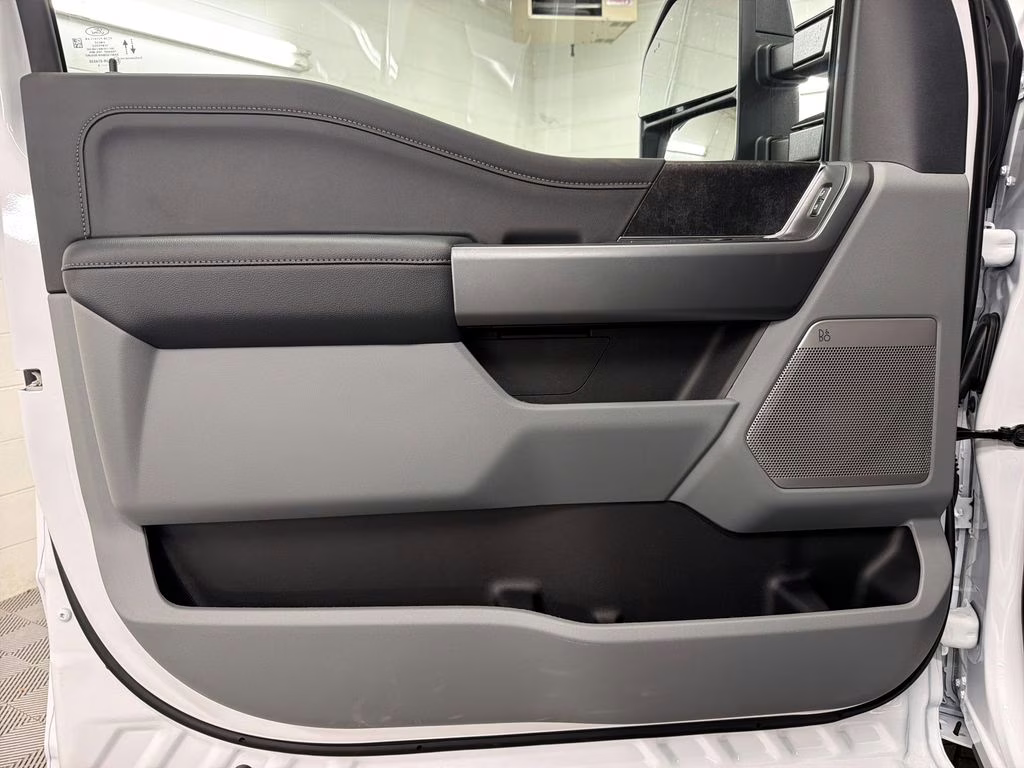 2026 OXFORD WHITE Ford Super Duty F-350 DRW XLT 4X4 Truck