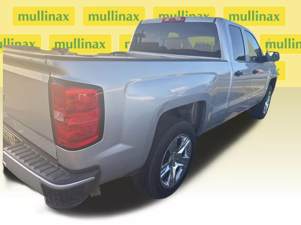 2018 Silver Ice Metallic Chevrolet Silverado 1500 Custom RWD Truck