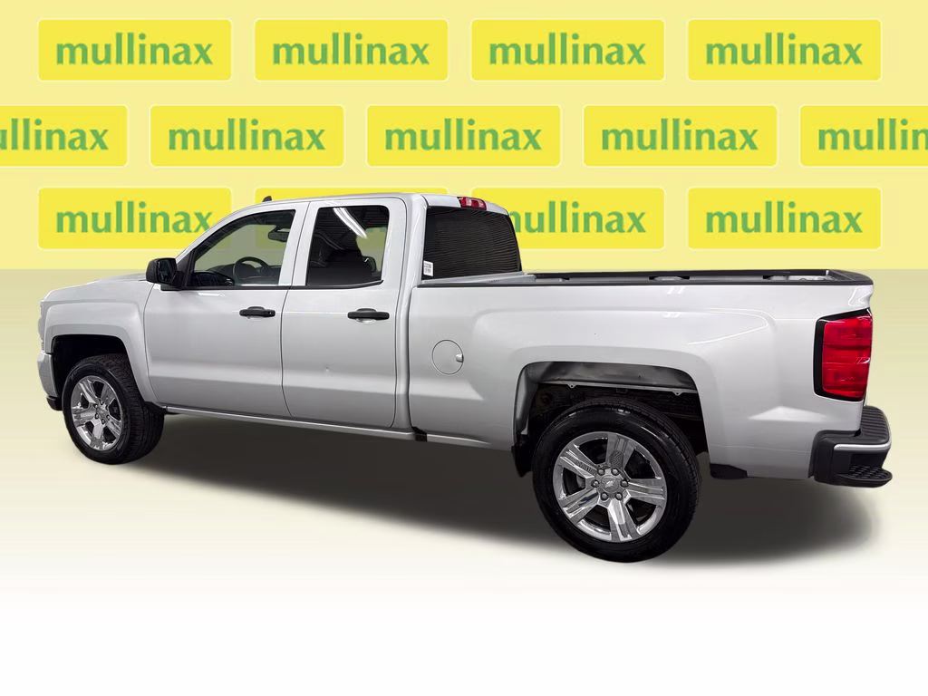 2018 Silver Ice Metallic Chevrolet Silverado 1500 Custom RWD Truck