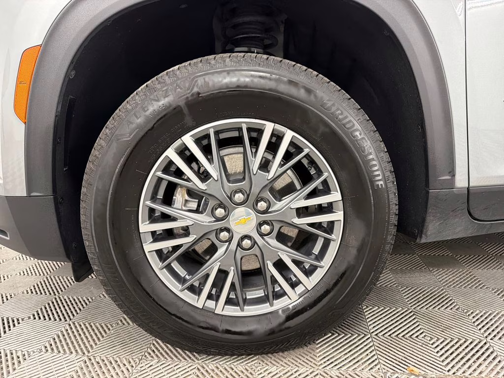 2026 Sterling Gray Metallic Chevrolet Traverse LT FWD SUV