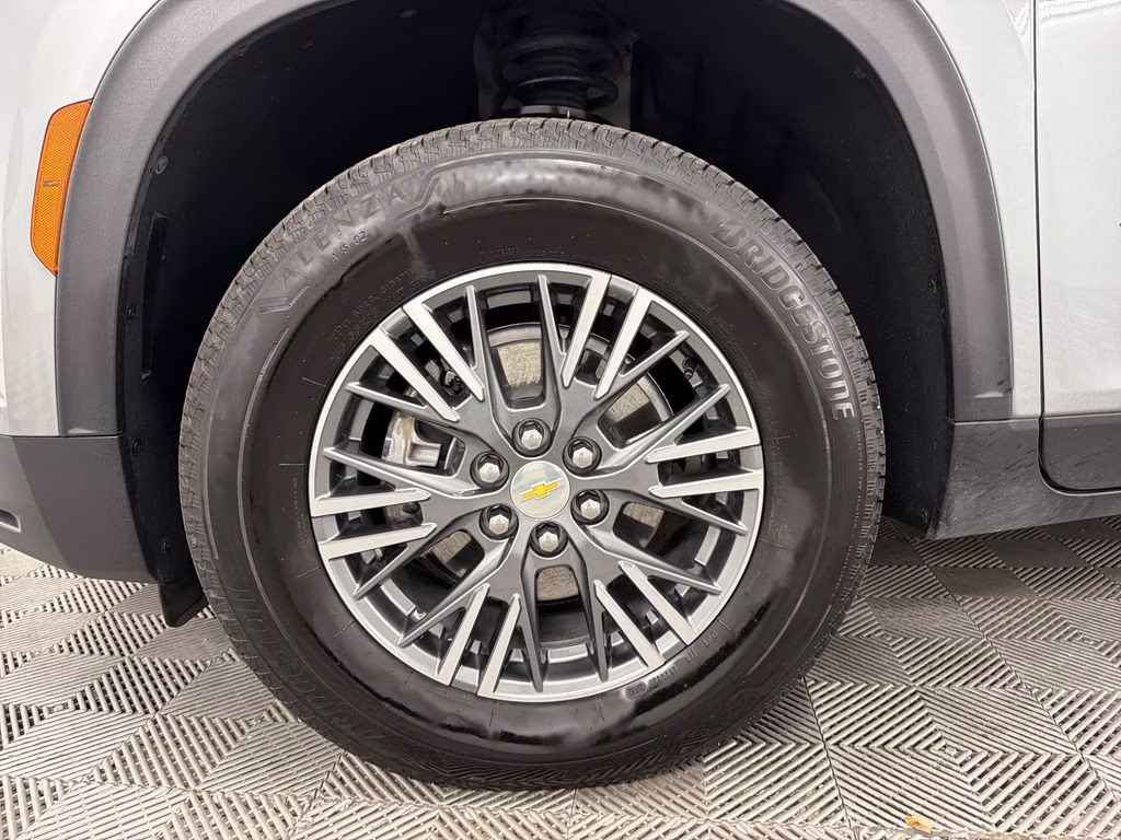 2026 Sterling Gray Metallic Chevrolet Traverse LT FWD SUV