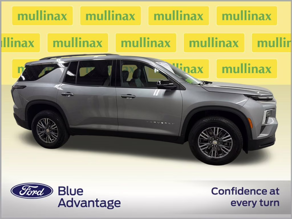 2026 Sterling Gray Metallic Chevrolet Traverse LT FWD SUV
