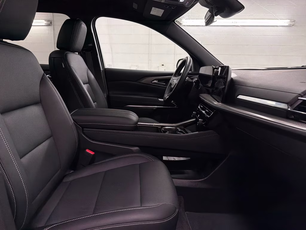 2026 Sterling Gray Metallic Chevrolet Traverse LT FWD SUV