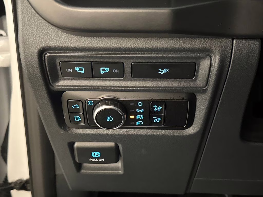 2024 Oxford White Ford F-150 XLT 4X4 Truck