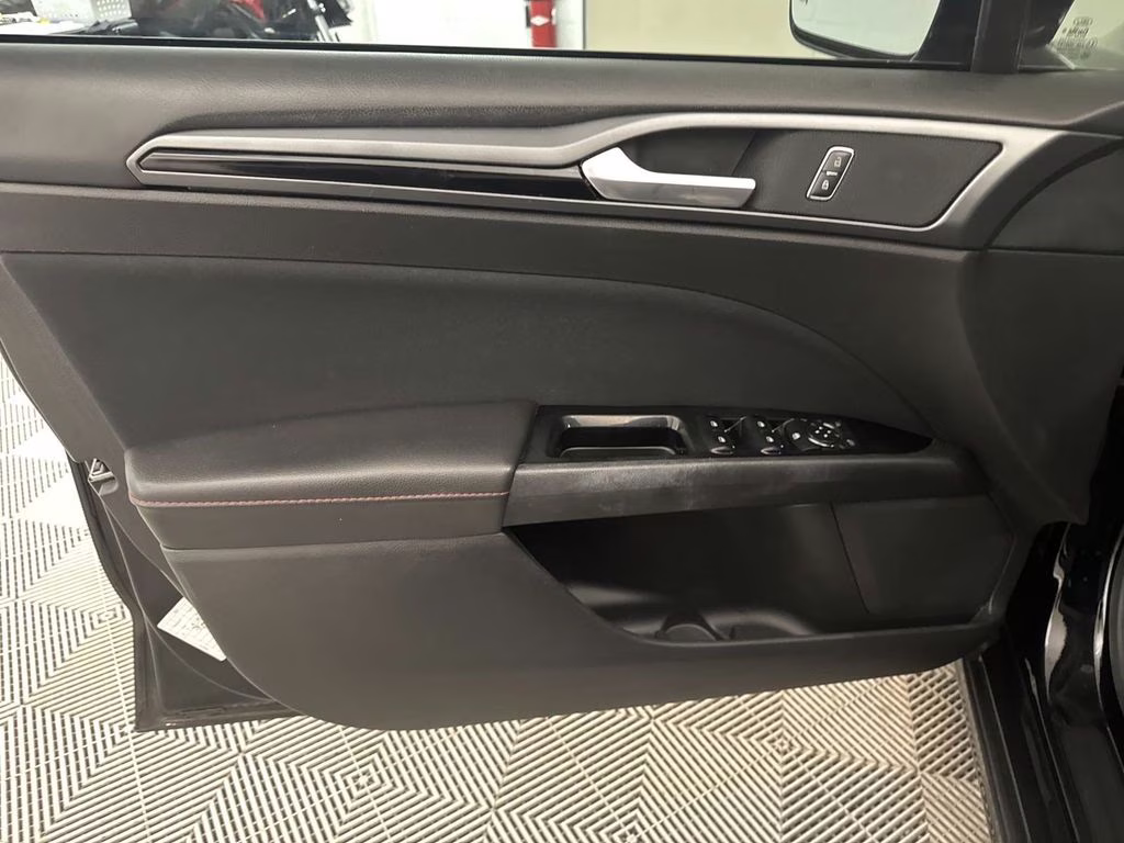 2016 Shadow Black Ford Fusion SE FWD Sedan