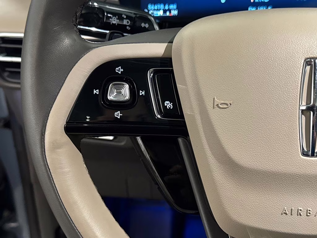 2023 Whisper Blue Metallic Clearcoat Lincoln Corsair Reserve FWD SUV