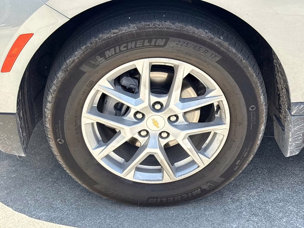2024 Sterling Gray Metallic Chevrolet Equinox LT FWD SUV