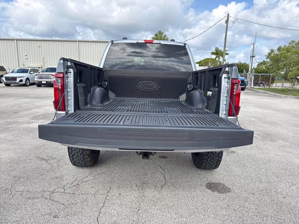 2025 Iconic Silver Metallic Ford F-150 XLT w/ LIFTKIT 4X4 Truck