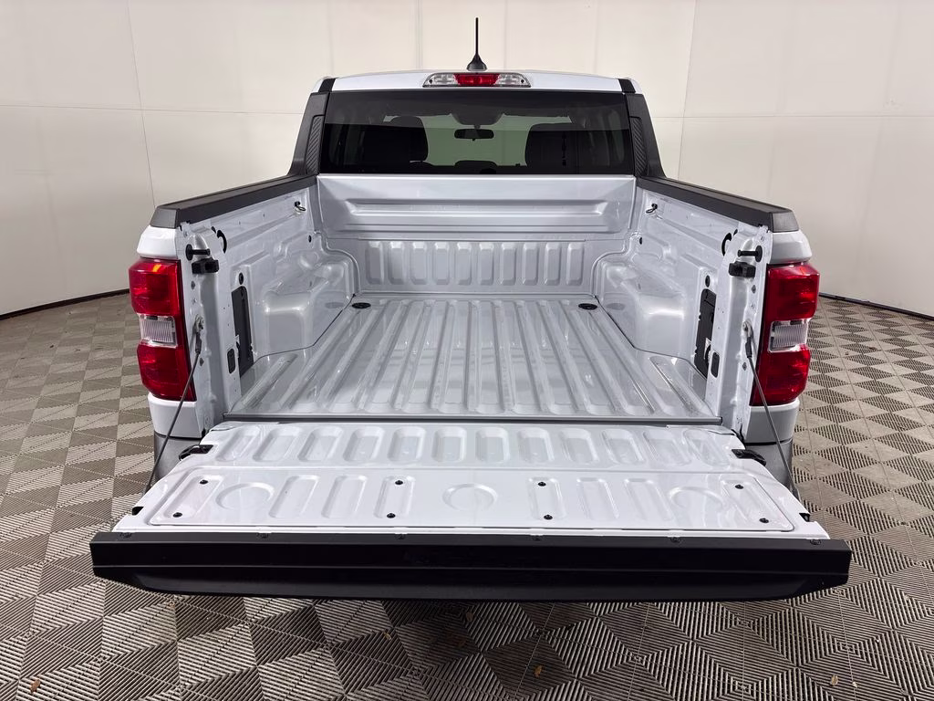 2026 Space White Metallic Ford Maverick XLT FWD Truck